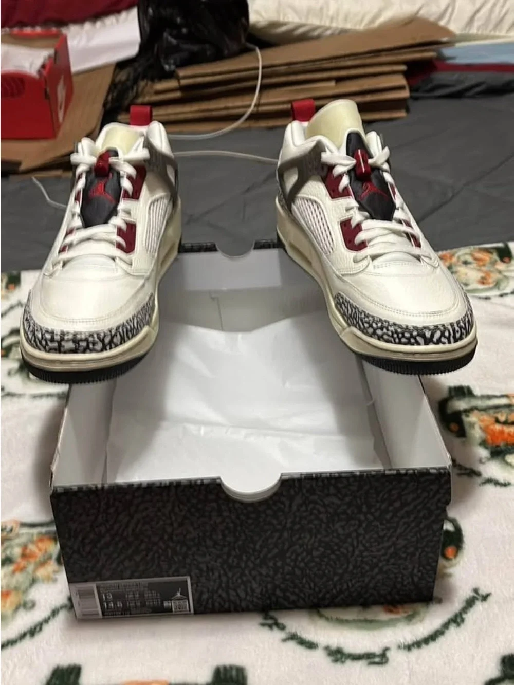 Air Jordan Spizike low White and Red Retro Sneakers